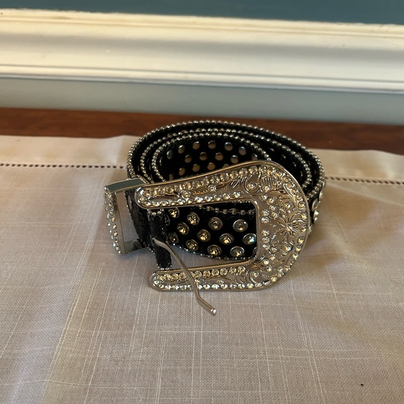 Accessories - 💯 Woman’s Leather Rhinestone Studded Belt Size Small